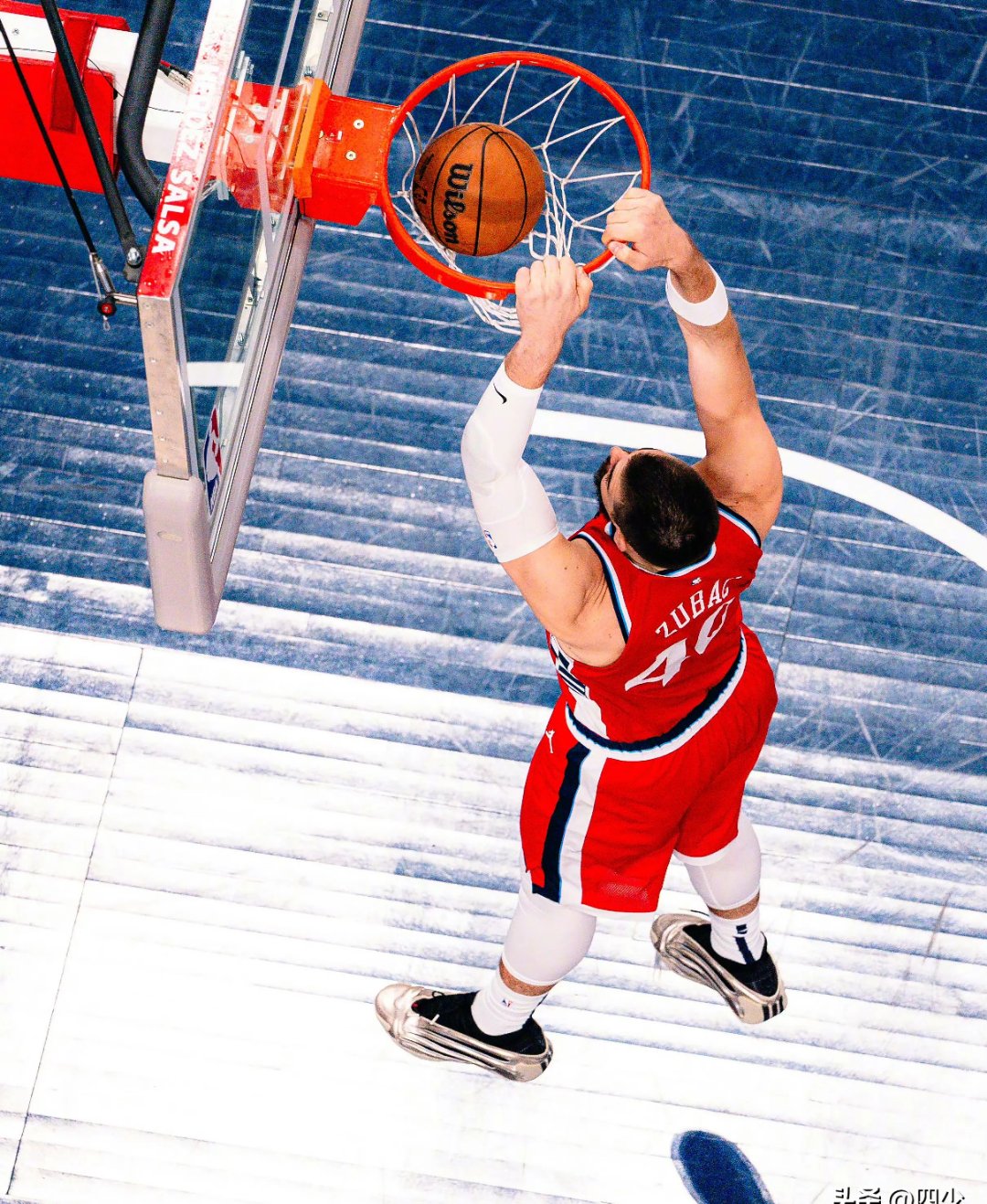 包含NBA常规赛加时末段走向成谜，皇家社会官宣签约，信心回归，训练强度明显提升的词条爱游戏官方入口